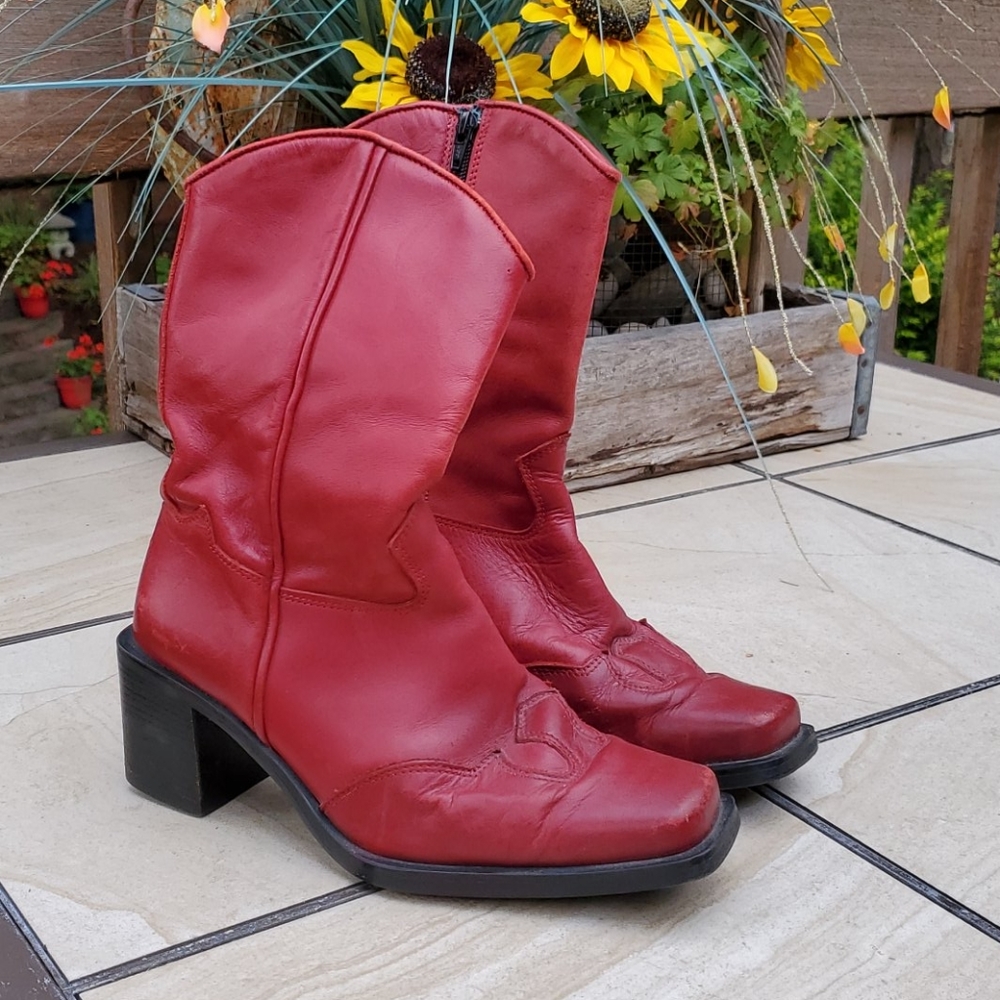 Red size 39 or 8.5 Cowboy Women's Boots